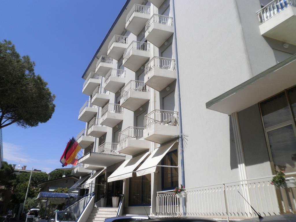 Hotel Umberto Lido di Jesolo Exterior photo